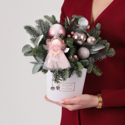 novogodnyaya korobka s elyu nobilisom 3